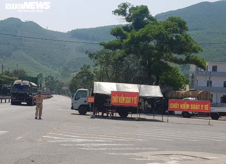 Nam công nhân chạy xe máy từ Bình Dương về Thừa Thiên - Huế mắc COVID-19 - 1