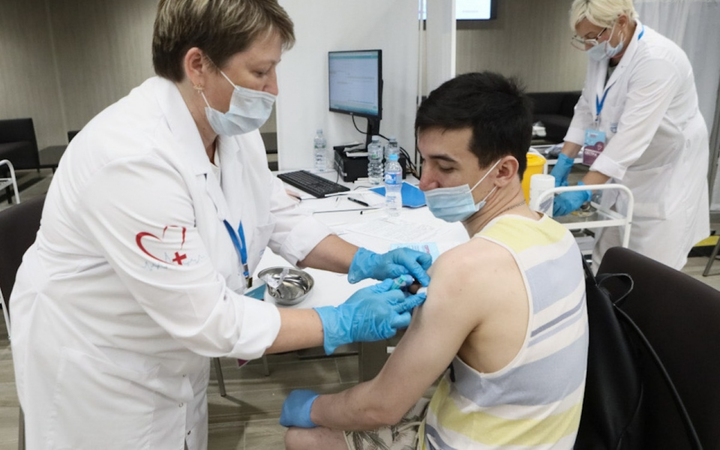 Nga chật vật chiến đấu với biến thể Delta của COVID-19 cả về y tế và tâm lý - 1