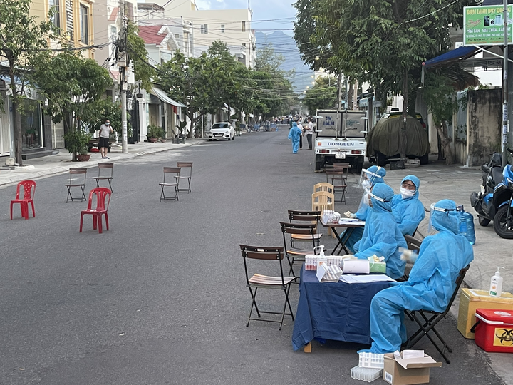 COVID-19: Khánh Hòa thêm 11 ca, Gia Lai 4 người nghi mắc - 1