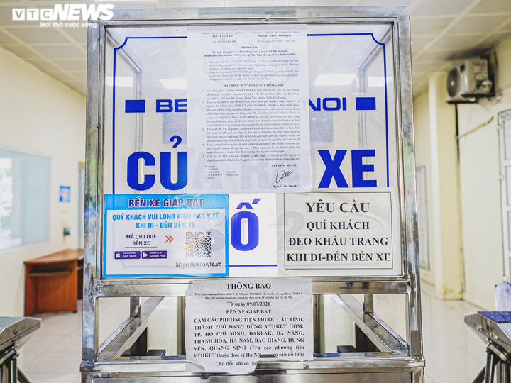 Ảnh: Bến xe ở Hà Nội vắng tanh vắng ngắt, chủ xe than không đủ tiền bến bãi - 6