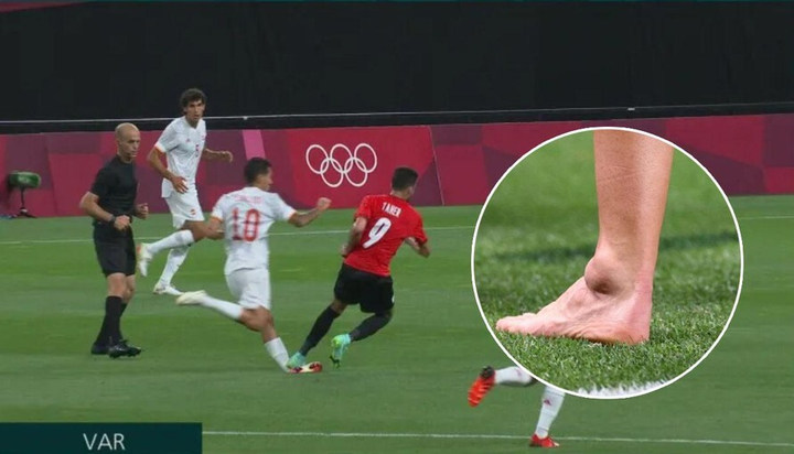 Sao trẻ Tây Ban Nha chấn thương rùng rợn ở trận mở màn Olympic Tokyo - 1