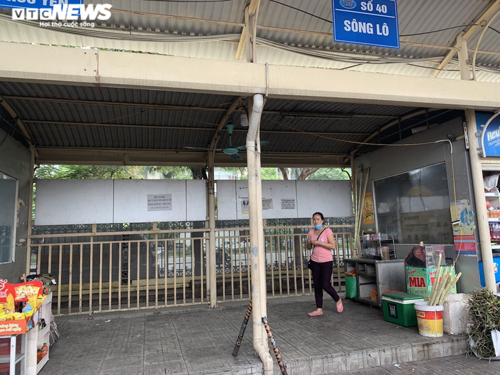 Hàng quán, dịch vụ trong bến xe thoi thóp kiếm sống giữa mùa dịch - 4