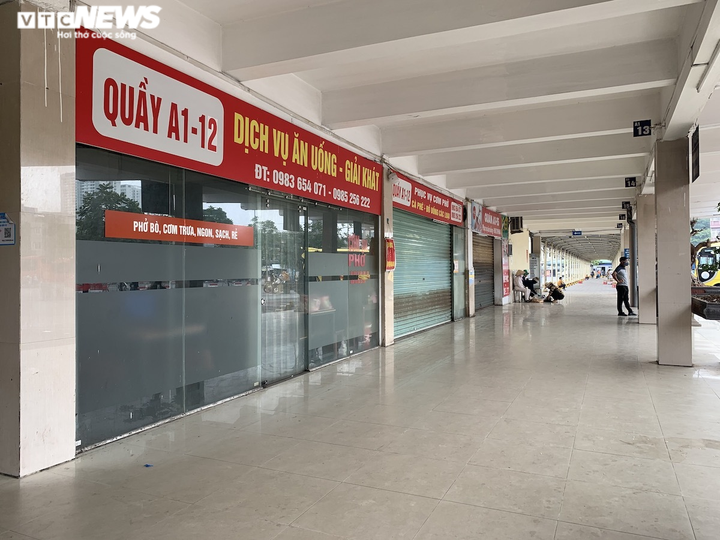 Hàng quán, dịch vụ trong bến xe thoi thóp kiếm sống giữa mùa dịch - 2