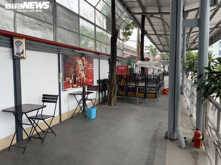 Hàng quán, dịch vụ trong bến xe thoi thóp kiếm sống giữa mùa dịch - 7