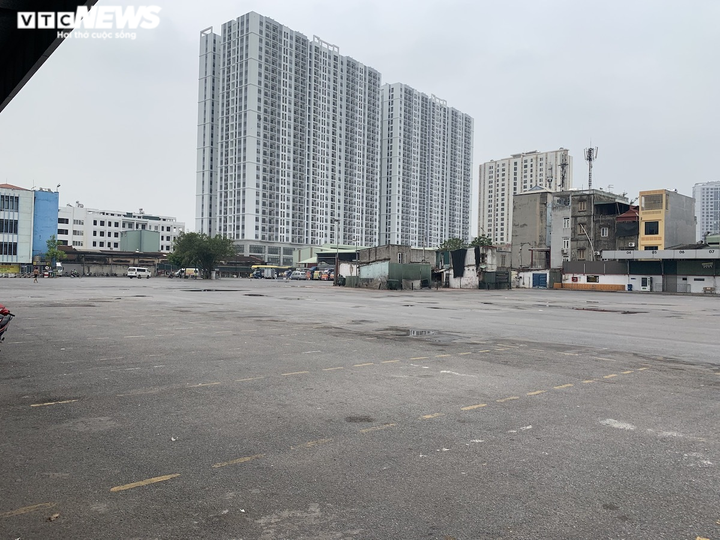 Hàng quán, dịch vụ trong bến xe thoi thóp kiếm sống giữa mùa dịch - 8