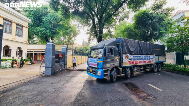 Ảnh: Người dân Đắk Lắk gom rau xanh, củ cải gửi tặng TP.HCM chống dịch - 8