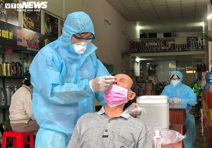 Ảnh: Gia Lai phong tỏa nhiều địa điểm liên quan đến ca dương tính SARS-CoV-2 - 7