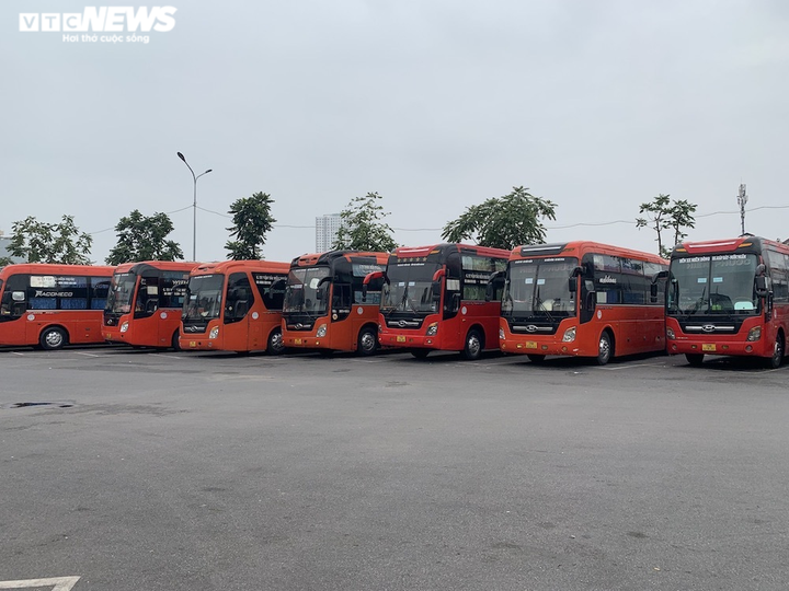 Hàng quán, dịch vụ trong bến xe thoi thóp kiếm sống giữa mùa dịch - 15