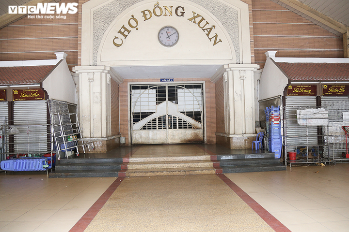 Ảnh: Chợ lớn nhất Hà Nội đìu hiu sau công điện khẩn chống dịch COVID-19 - 2