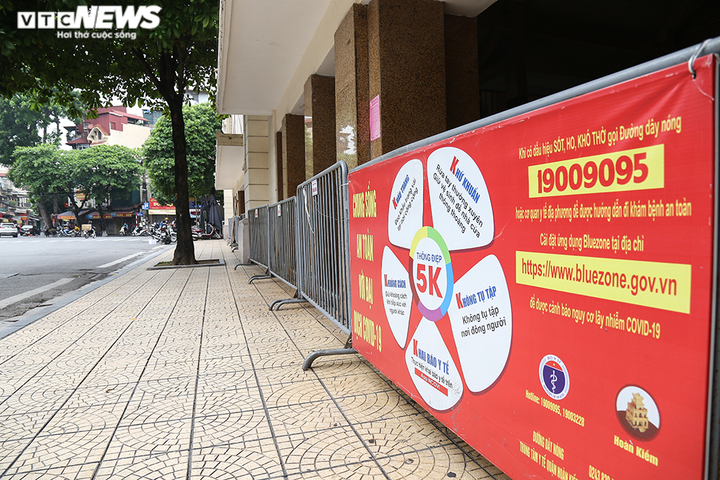 Ảnh: Chợ lớn nhất Hà Nội đìu hiu sau công điện khẩn chống dịch COVID-19 - 10