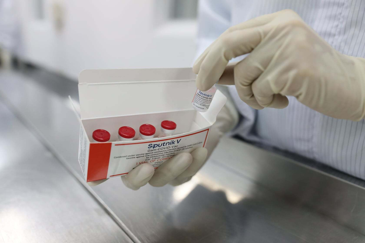 Cận cảnh quy trình gia công vaccine COVID-19 Sputnik V của Nga tại Việt Nam - 13
