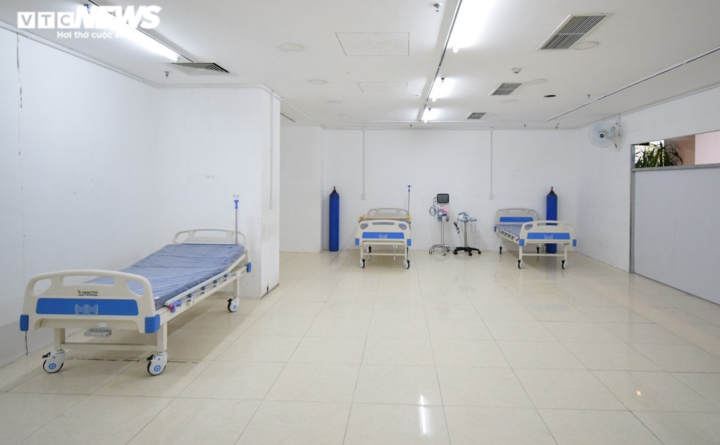 TP.HCM: Những bệnh nhân COVID-19 đầu tiên nhập viện dã chiến Thuận Kiều Plaza - 10