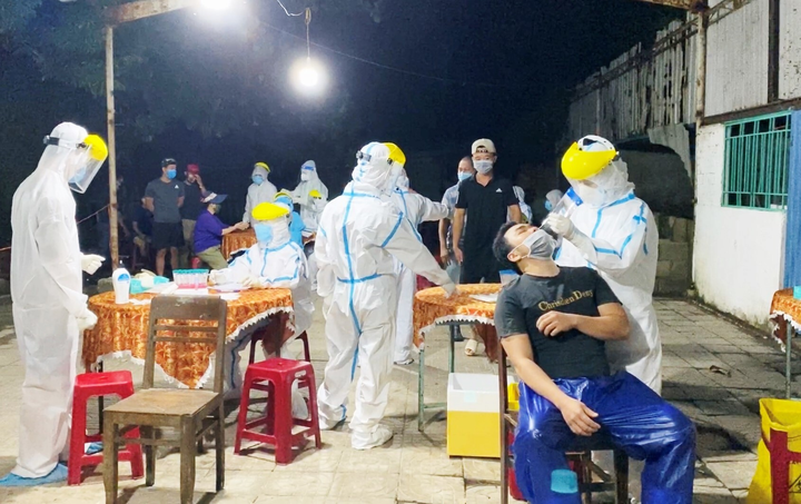 Vợ chồng chủ lò mổ dương tính SARS-CoV-2, Đà Nẵng khẩn tìm người liên quan - 1