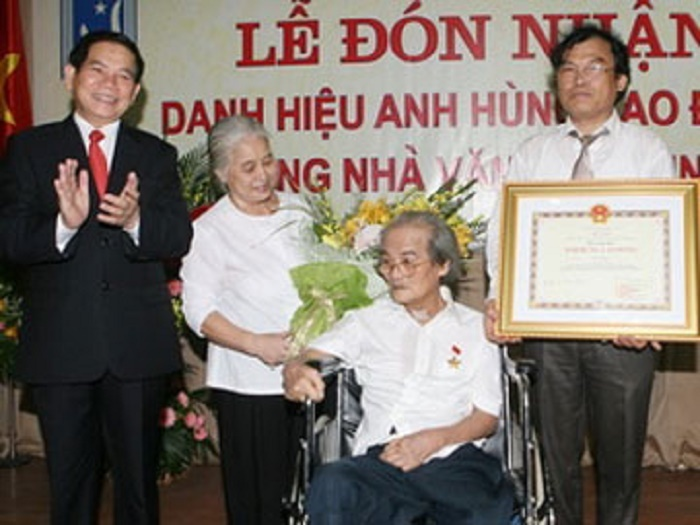 Nhà văn Sơn Tùng: Mắt mù không đáng sợ bằng mắt sáng mà tim mù - 4