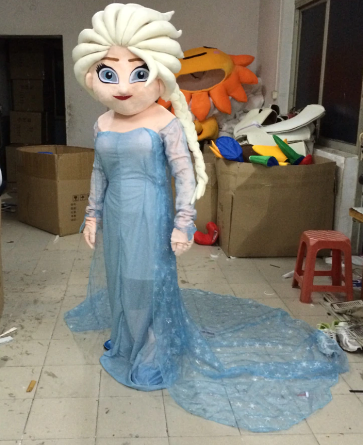 Những phiên bản Elsa đầy 'sai trái', ngay cả fan Disney cũng bỏ chạy - 6