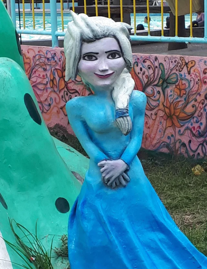 Những phiên bản Elsa đầy 'sai trái', ngay cả fan Disney cũng bỏ chạy - 3