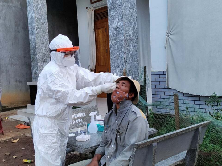 Hơn 20 người dương tính SARS-CoV-2 tại buôn ở Đắk Lắk - 1