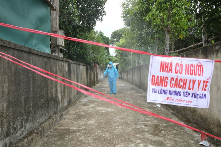 Người phụ nữ về từ Đà Nẵng mắc COVID-19 lây bệnh cho chồng - 3