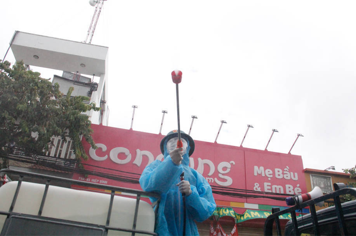 Ảnh: Bắt đầu phun khử khuẩn hơn 1.000km đường ở TP.HCM - 4