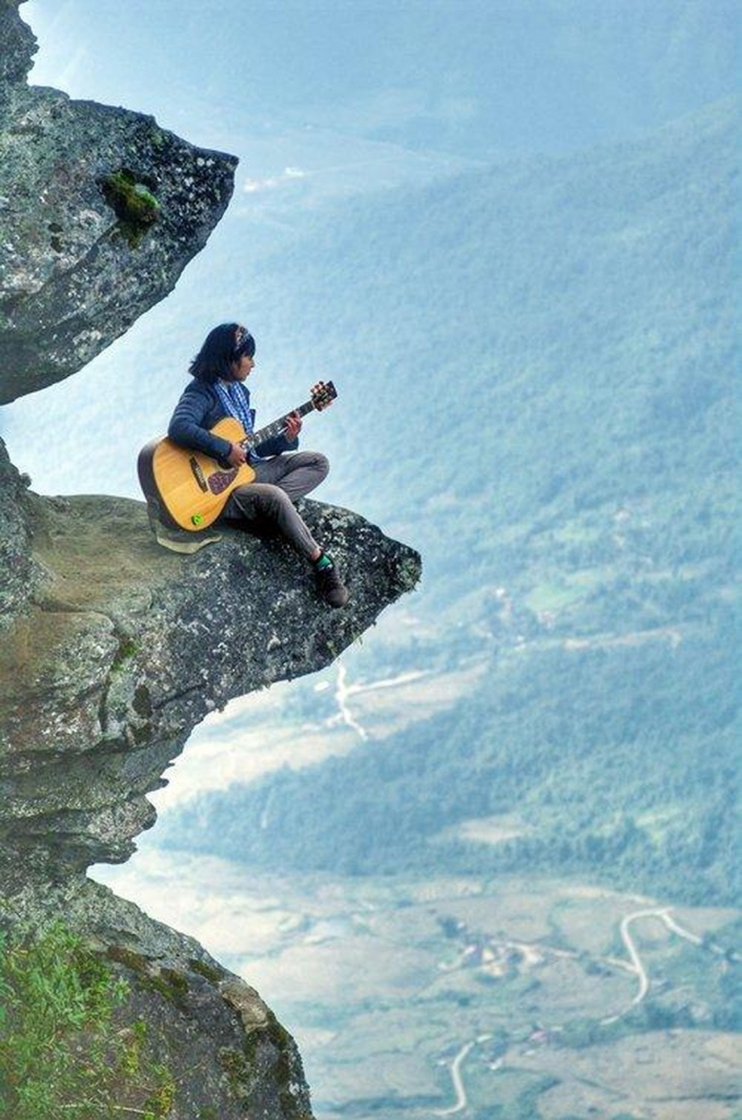 5 mỏm đá sống ảo ở Việt Nam, nhìn thôi đã ‘run chân’ nhưng cảnh đẹp xuất sắc - 4