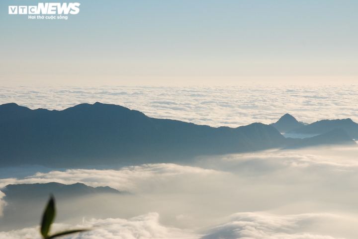 Bí ẩn núi 'Giời Đánh' và núi 'dự báo thời tiết' cạnh đỉnh Fansipan - 5