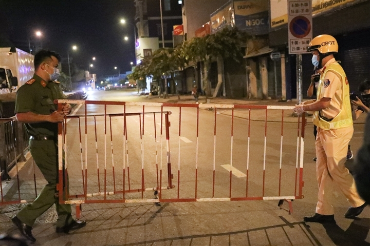 TP.HCM tăng cường Chỉ thị 16, người ở khu phong tỏa chỉ ra ngoài 2 lần/tuần - 2