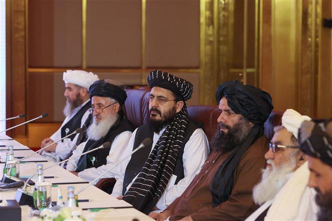 Mỹ không kích Afghanistan ngăn Taliban tiến vào tỉnh chiến lược - 2