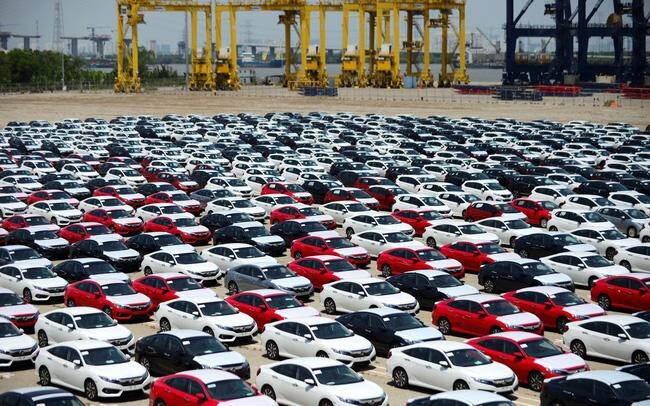 Hơn 90.000 ô tô nguyên chiếc nhập khẩu đổ về Việt Nam - 1