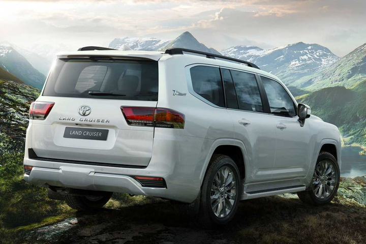 Vì sao Toyota yêu cầu khách mua Land Cruiser không bán lại? - 3