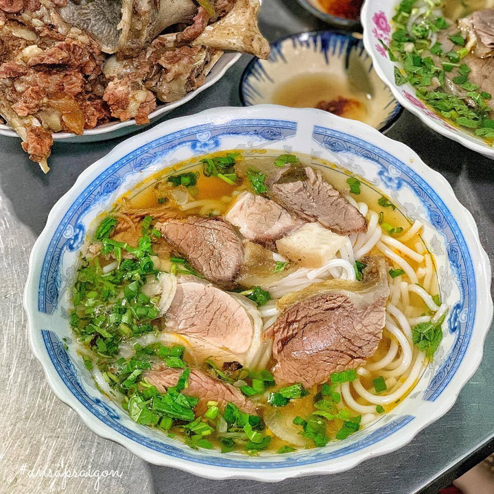 Quán bún bò xí quách bán 3 tiếng đã hết, hẹn bạn đi ngay khi Sài Gòn hết dịch - 6