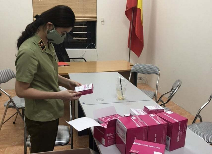 Bộ Y tế cảnh báo nguy cơ lây lan dịch khi mua kit test nhanh COVID-19 trên mạng - 1