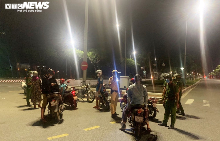 Đà Nẵng: Người ra đường không có lý do chính đáng có thể bị phạt 10 triệu đồng - 8