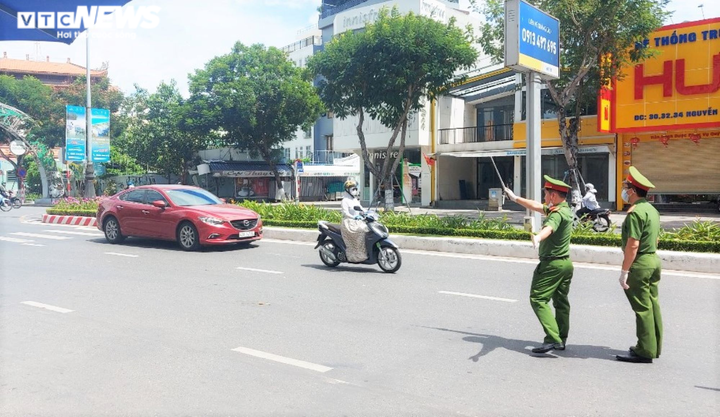 Đà Nẵng: Người ra đường không có lý do chính đáng có thể bị phạt 10 triệu đồng - 2