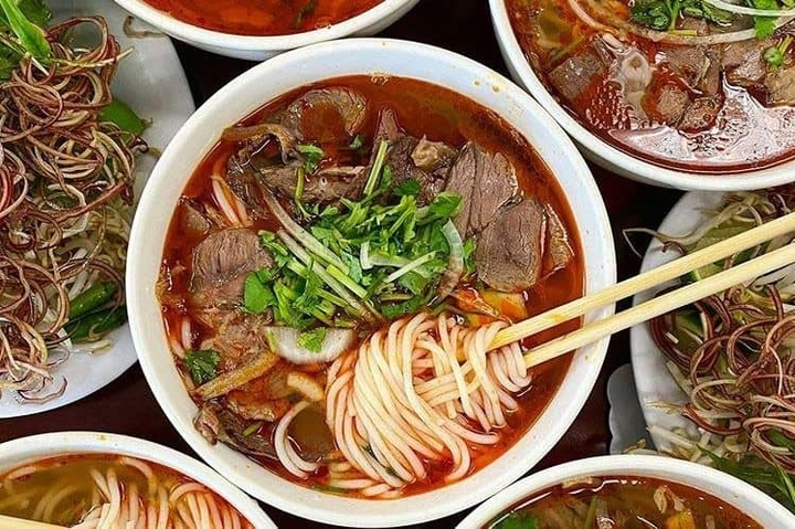 Quán bún bò xí quách bán 3 tiếng đã hết, hẹn bạn đi ngay khi Sài Gòn hết dịch - 1