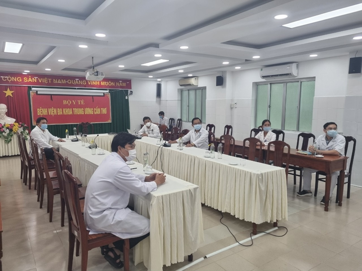 Bác sĩ Cần Thơ cứu sống mẹ con sản phụ mắc COVID-19 đang nguy kịch - 2