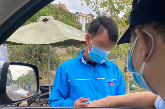 Cán bộ bắt xe ngân hàng quay đầu vì 'tiền không phải hàng cấp thiết' - 1