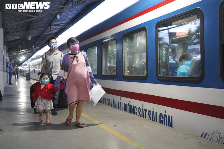 Chuyến tàu đặc biệt, nghĩa tình đưa người Hà Tĩnh rời TP.HCM về quê - 8