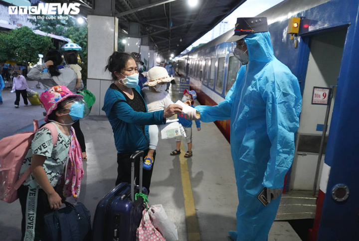 Chuyến tàu đặc biệt, nghĩa tình đưa người Hà Tĩnh rời TP.HCM về quê - 6