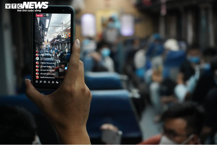 Chuyến tàu đặc biệt, nghĩa tình đưa người Hà Tĩnh rời TP.HCM về quê - 15