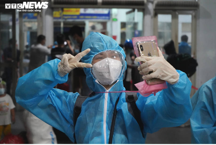 Chuyến tàu đặc biệt, nghĩa tình đưa người Hà Tĩnh rời TP.HCM về quê - 13