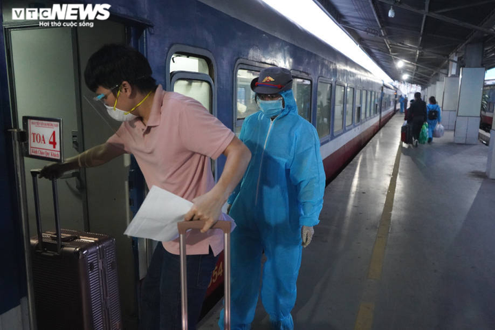 Chuyến tàu đặc biệt, nghĩa tình đưa người Hà Tĩnh rời TP.HCM về quê - 11