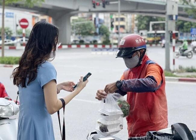 Vì sao dịch vụ shipper, xe công nghệ phải dừng hoạt động? - 1