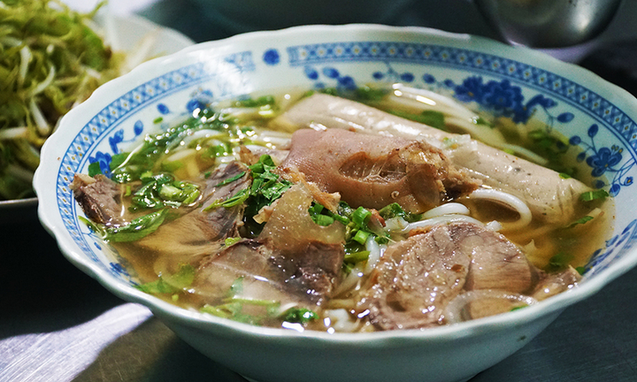 Quán bún bò xí quách bán 3 tiếng đã hết, hẹn bạn đi ngay khi Sài Gòn hết dịch - 3