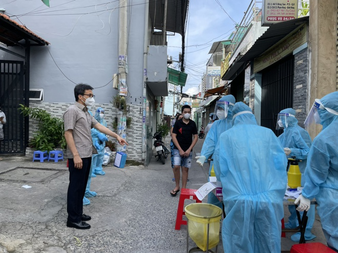 Phó thủ tướng: TP.HCM cách ly xã hội nhưng xe vẫn đổ ra đường ầm ầm - 1