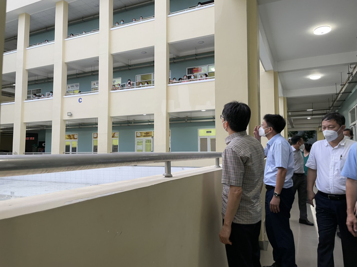 Phó thủ tướng: TP.HCM cách ly xã hội nhưng xe vẫn đổ ra đường ầm ầm - 2