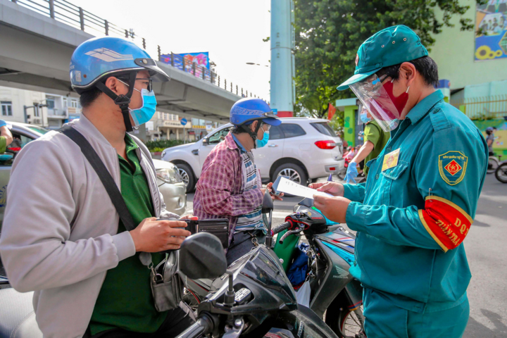TP.HCM phạt gần 5.000 người ra đường không cần thiết, thu hơn 10,4 tỷ đồng - 1