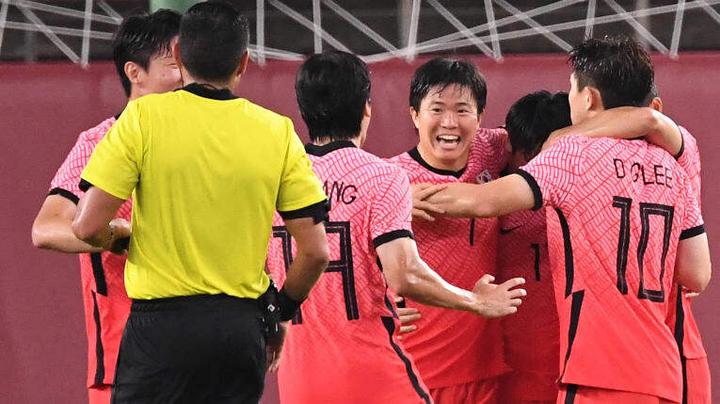 Olympic Tokyo: Lee Kang In lập công, Hàn Quốc đè bẹp Romania - 2