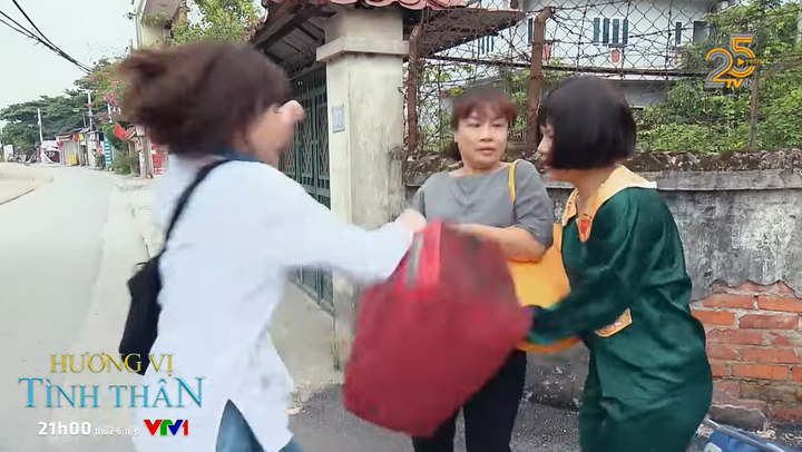 'Hương vị tình thân' tập 70: Bà Bích lại vứt bỏ Nam, dắt Diệp đi trốn nợ - 3