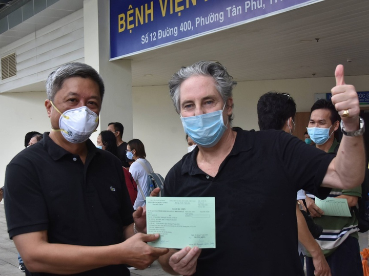 TP.HCM: 17 người từng mắc COVID-19 rất nặng được xuất viện - 1