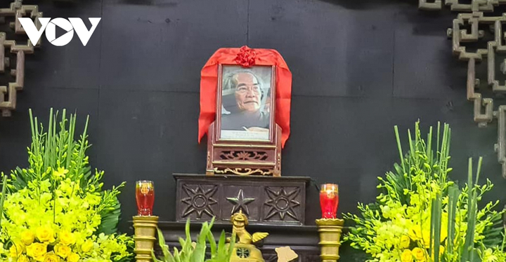 Gia đình, giới văn chương nghẹn ngào tiễn biệt nhà văn Sơn Tùng - 1